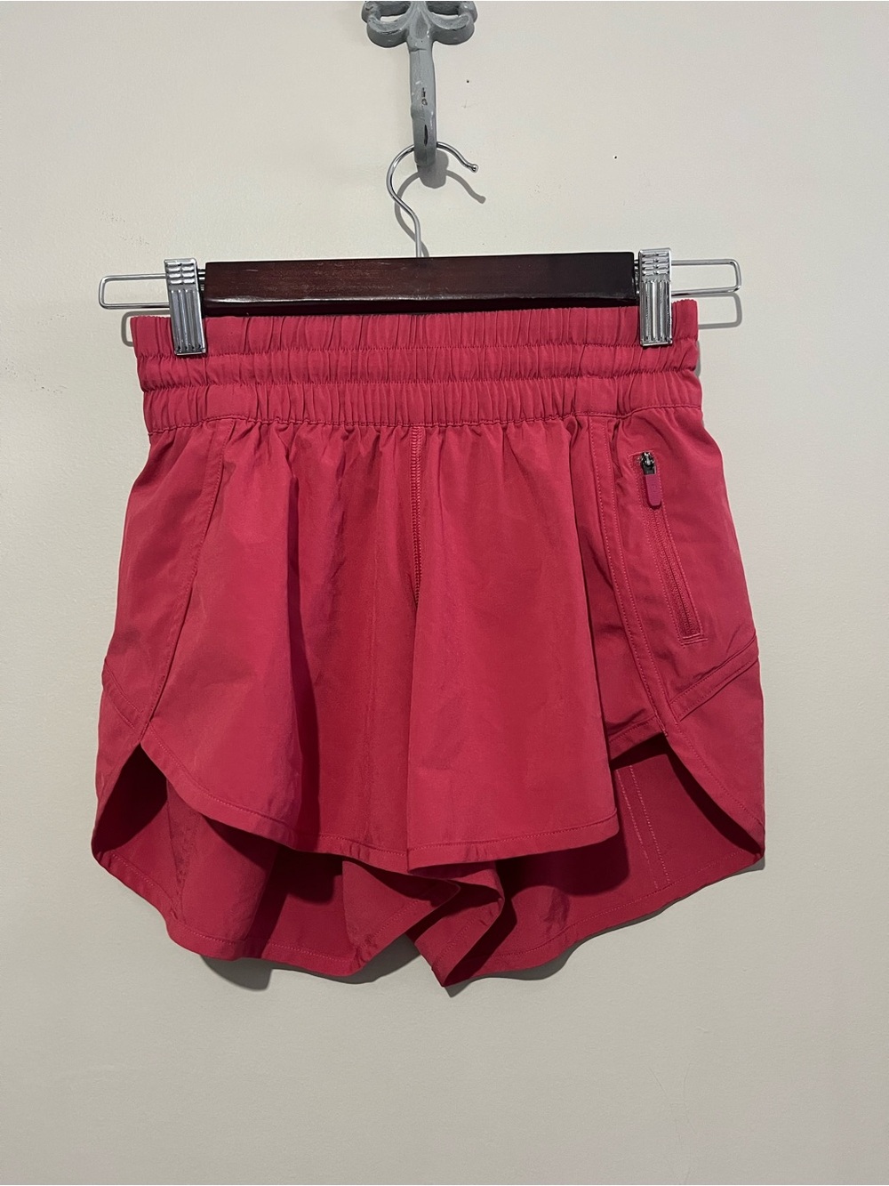Lululemon Tracker Short V 4" Inseam- Size 4